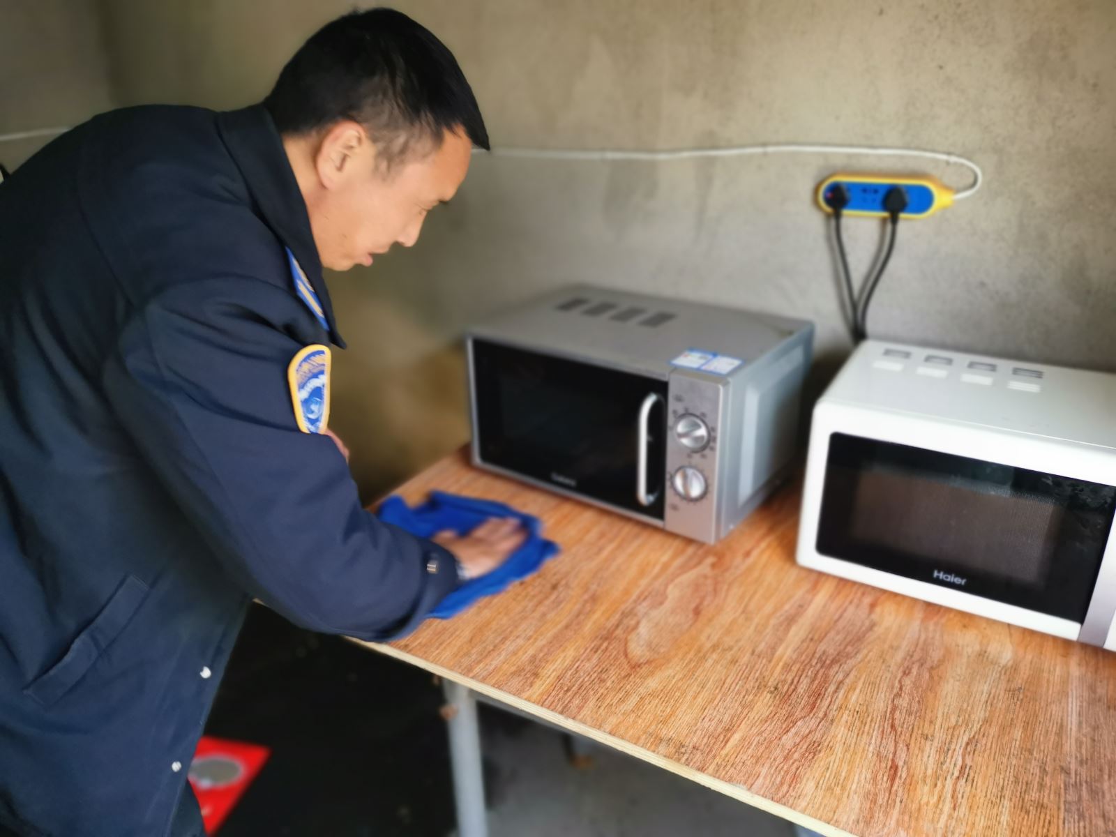 公交集團公交事業(yè)一部清潔站場衛(wèi)生 為創(chuàng)文助力